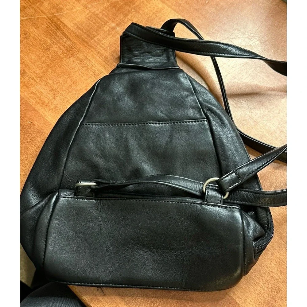 Pop's Black Leather Backpack Pockets Zip Medium Unisex‎ Minimalist